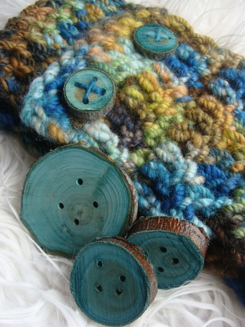 wool cowl, handspun cowl, crochet cowl, wooden buttons, fall color yarn